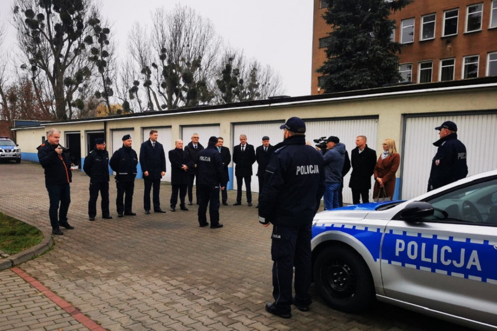 Brodniccy policjanci otrzymali dwa nowe radiowozy