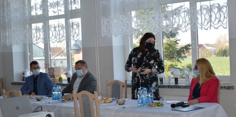 Wójt Danuta Kędziorska-Cieszyńska, Minister Anna Gembicka, Radny Powiatowy Arkadiusz Orłowski, Radny Gminy Brzozie Zbigniew Bąkowski