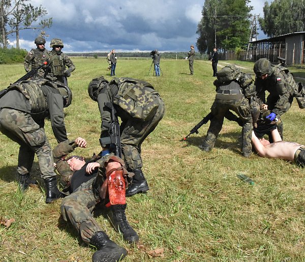 Obowiązkowe przeszkolenie wojskowe? Polacy są niemal jednomyślni-10054
