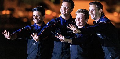 Kapsuła Dragon z polskim astronautą na pokładzie dotarła do stacji ISS-10377