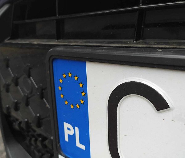 Rejestracja auta przez internet i koniec z przynoszeniem tablic. Rząd przyjął...-10437
