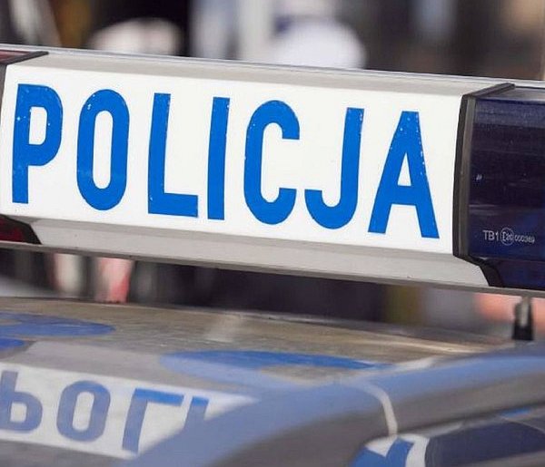 Wpadł przez spaloną żarówkę. Miał sądowy zakaz i narkotyki w słoiku-10481