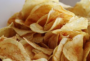 Podatek tłuszczowy uderzy w przekąski? Posłowie pokazują projekt-11450