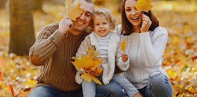 Ubrania jesienne i zimowe z kolekcji jesień/zima – jak stworzyć funkcjonalną i sty