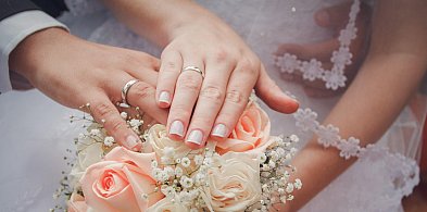 40 tys. zł za ślub i dziecko. PiS chce zachęcać do małżeństw i rodzicielstwa-11348