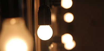 Rachunki za prąd pójdą w dół. Rząd usuwa opłatę doliczaną od lat-11381